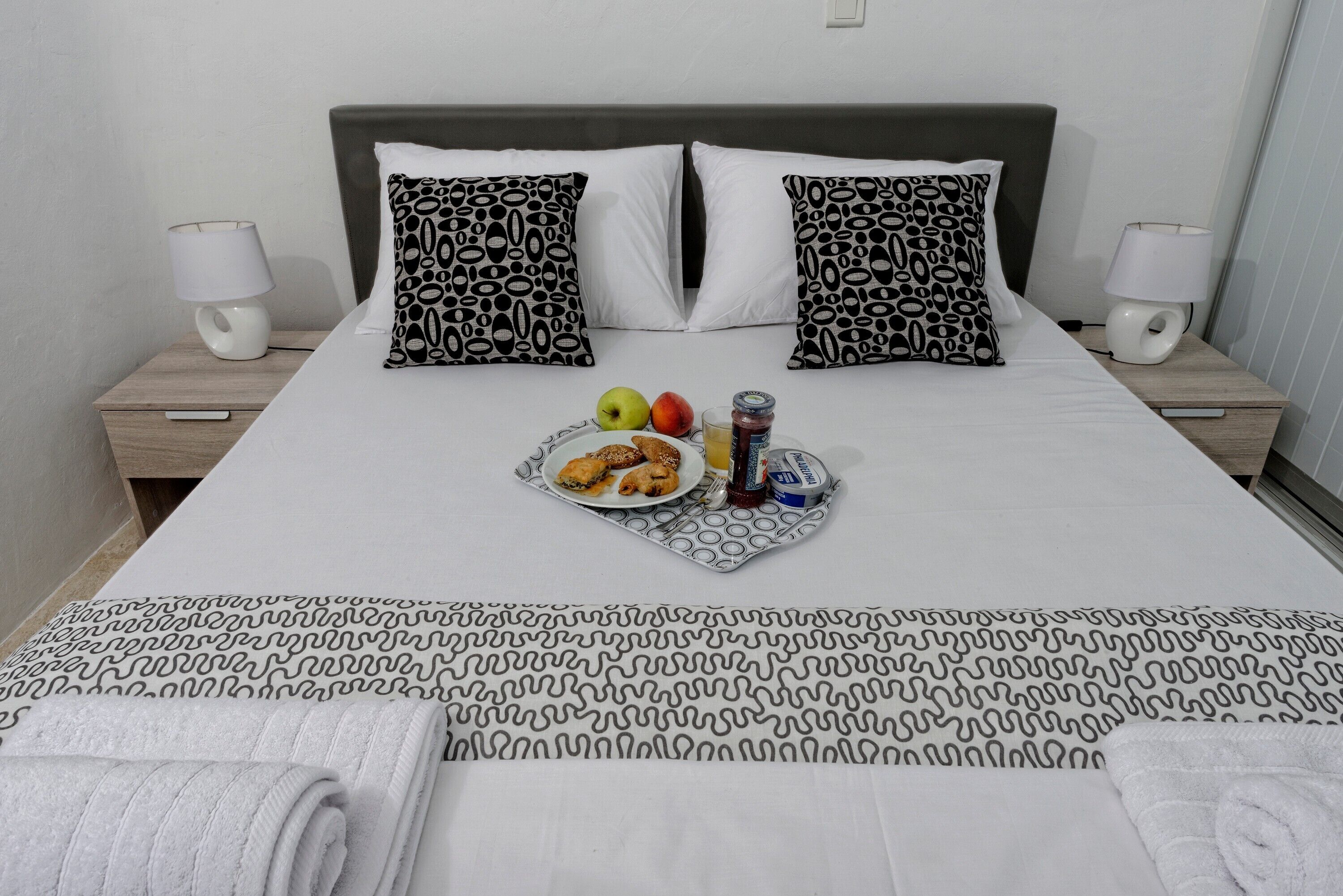 5 bedrooms, iron/ironing board, free WiFi, bed sheets