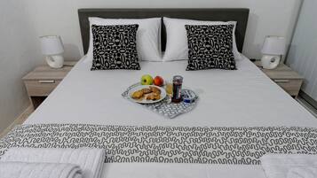 5 bedrooms, iron/ironing board, free WiFi, bed sheets