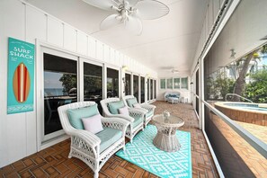 Terrace/patio - Waterfront House Best Location! Private deep water dock (Captiva)