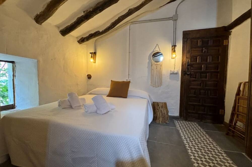Studio Apartment 'Alojamiento Picual' with Shared Garden, Wi-Fi and Air Conditioning