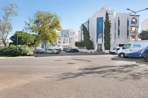 Exterior - Holiday Apartment "T2 Perniciario" near Beach with Shared Pool & Wi-Fi (Albufeira)