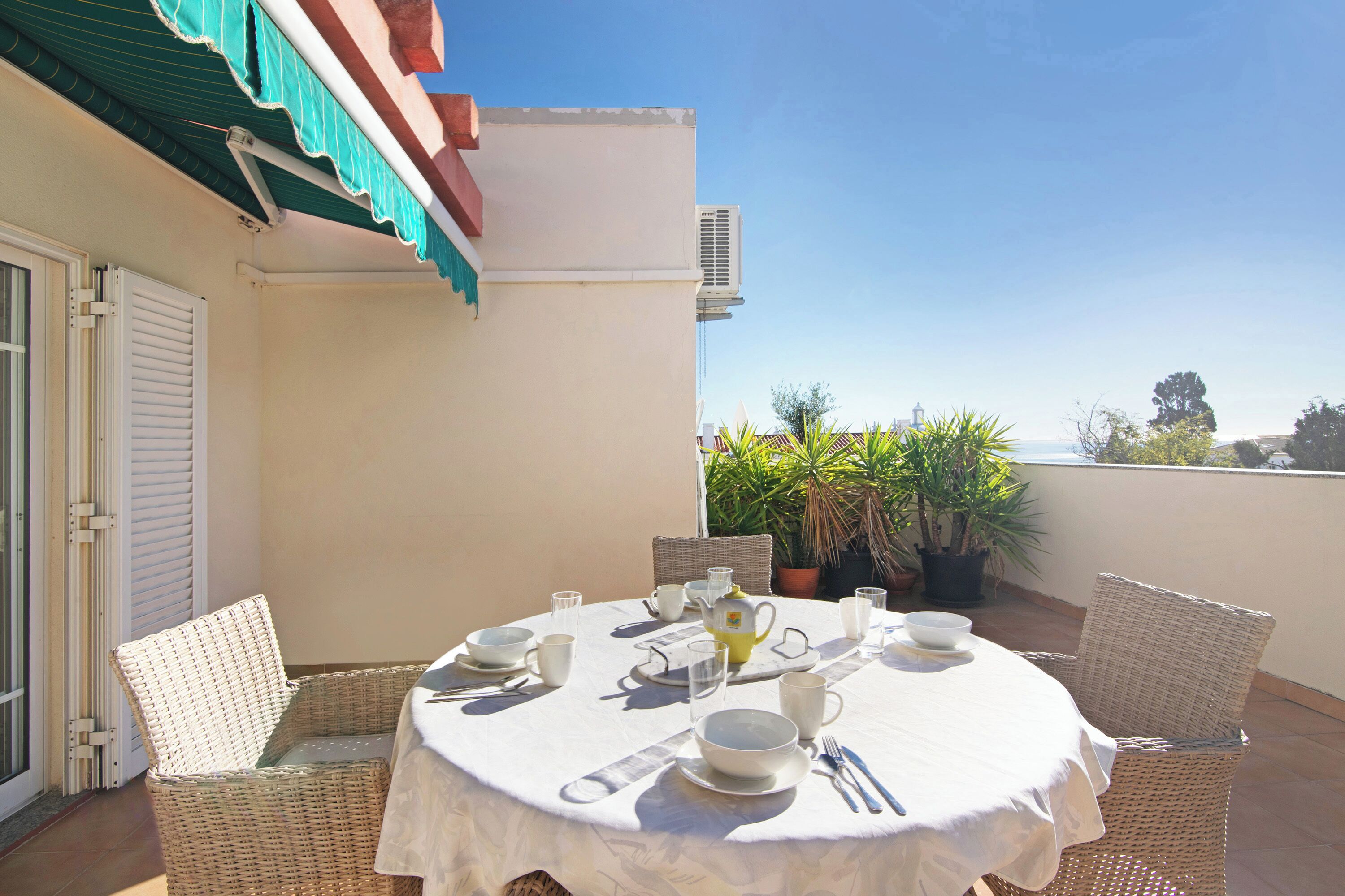 屋外ダイニングエリア