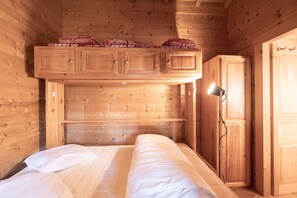 2 chambres, fer et planche à repasser, draps fournis