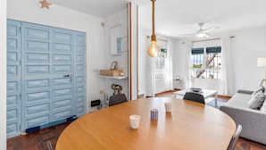 A dining area with a round table, chairs, a ceiling fan, and a view of the outdoors. - Villa Namasté with Pool, Terraces, Near Beaches and Málaga Airport (Alhaurin de la Torre)