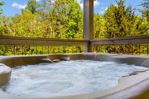 เคบินสำหรับครอบครัว | อ่างสปาส่วนตัว