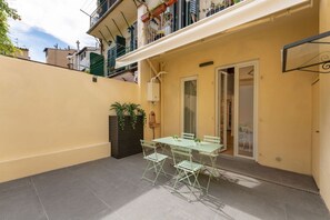 Outdoor dining - Apartments Florence - Guelfa delight with Courtyard Np (Firenze)