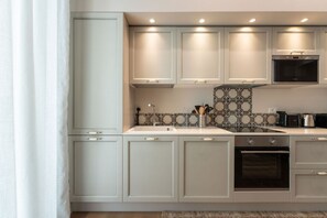 Fridge, microwave, oven, stovetop - Apartments Florence - Guelfa delight with Courtyard Np (Firenze)