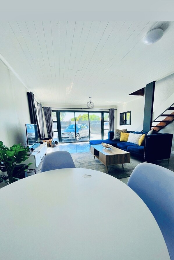 Interior - Cozy 1BR Apartment with Pool in Quiet Neighborhood (Cape Town)