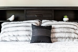 Room - Hidden Paradise - El Mirage
15 minutes to Cardinal Stadium and city attractions! (El Mirage)