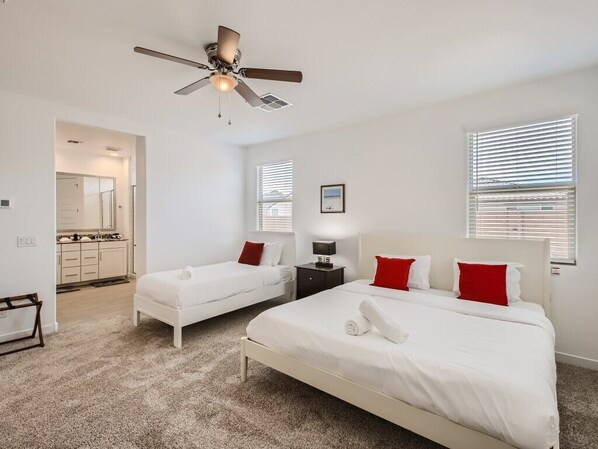 منزل كلاسيكي | 5 عدّة غرف نوم وستائر تعتيم ومكواة/لوح كي وواي فاي مجانًا