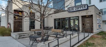 Modern West Townhome: 3BR/3.5BA. 2 King Suites + Queen Suite Downstairs 