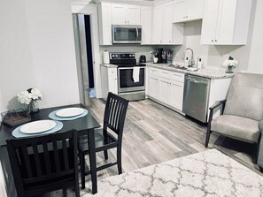 Dining - Heart of Grant Park l Private Suite Near World Cup & Beltline (Atlanta)