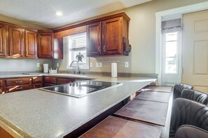 Fridge, microwave, oven, stovetop - Peaceful Russell Springs Home w/ Fire Pit & Pond! (Russell Springs)