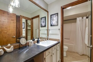 Hair dryer, towels - Large Home w/ Game Room, 4 Mi to Mississippi River (Bettendorf)