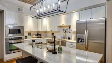Fridge, microwave, stovetop, dishwasher