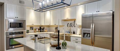 Coffee/tea maker, fridge, microwave, stovetop