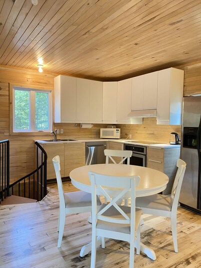 En Forêt, Tranquille, Sans Voisin Proche Mais Proche de Tout