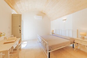 4 habitaciones, tabla de planchar con plancha, wifi y ropa de cama