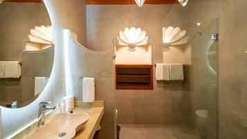 In-room safe, bed sheets