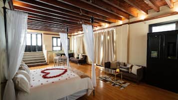 Superior Room | 1 bedroom, in-room safe, bed sheets