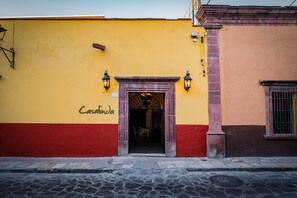 Front of property - Hotel Casa Linda (San Miguel de Allende)