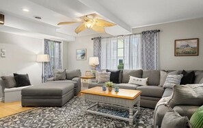 Smart TV, fireplace - Verona Beach House: minutes to Sylvan/Verona Beach, Oneida Lake, Amusement park (Verona Beach)