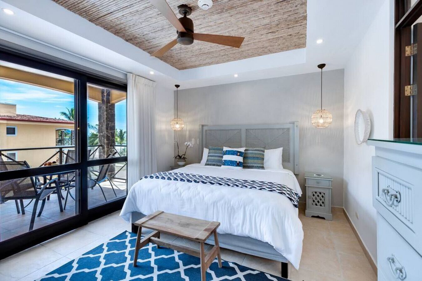 2 habitaciones, escritorio, tabla de planchar con plancha y wifi gratis 