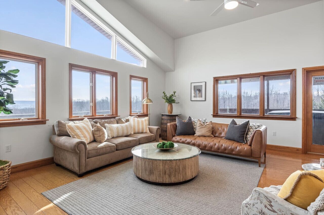 TV connectée, cheminée, jeux vidéo, table de tennis de table