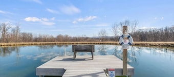 Beautiful Chalet with VIEWS/Pool/Hot tub/Pond!