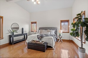 5 bedrooms, desk, iron/ironing board, free WiFi