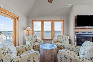 Télévision, cheminée, lecteur de DVD