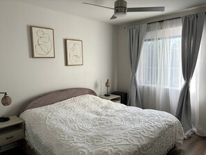 3 bedrooms, iron/ironing board, WiFi, bed sheets - Chic 3BR Retreat: Vrbo Gem in Marina del Rey (Marina del Rey)