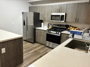 Private kitchen - Chic 3BR Retreat: Vrbo Gem in Marina del Rey (Marina del Rey)