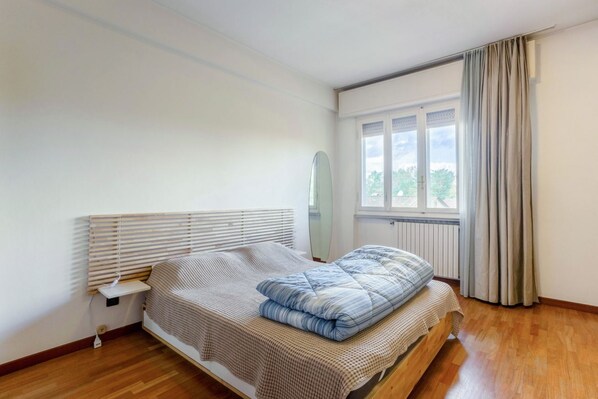 1 bedroom, iron/ironing board, internet