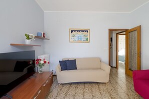 Living area - GuestHost - La Serena in Bordighera! Vintage Apartment x5 (Bordighera)