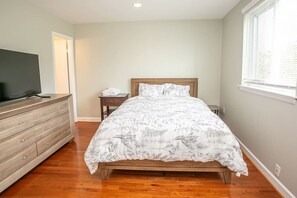 3 slaapkamers, een strijkplank/strijkijzer, gratis wifi, beddengoed