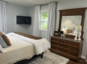 3 bedrooms, desk, iron/ironing board, free WiFi