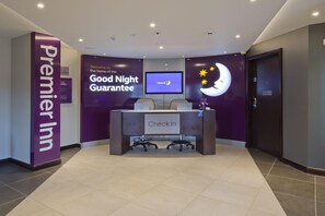 Reception - Premier Inn Bideford (Bideford)