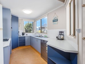 Fridge, microwave, oven, stovetop - Hastings Cove 2 Bedroom Garden Apartment! (Tweed)