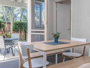 Dining - Hastings Cove 2 Bedroom Garden Apartment! (Tweed)