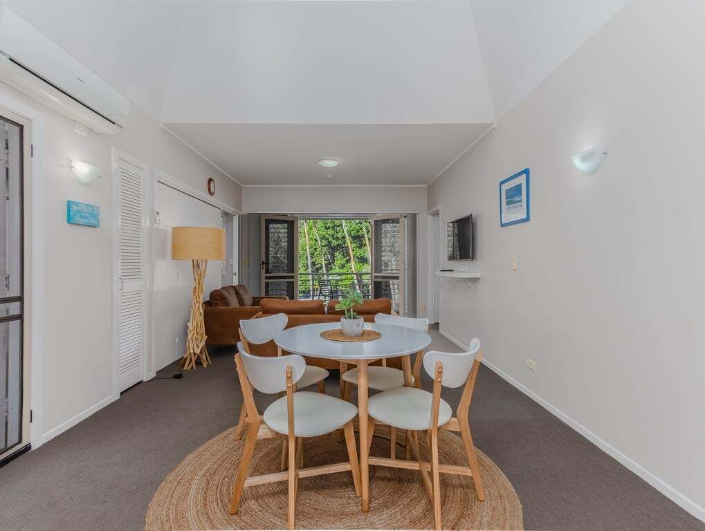 Hastings Cove - 2 Bedroom Upstairs Garden Apartment! - 헤이스팅스 포인트