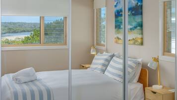 2 bedrooms, iron/ironing board, bed sheets