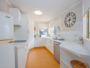 Fridge, microwave, oven, stovetop - Hastings Cove 2 Bedroom Estuary Apartment! (Tweed)