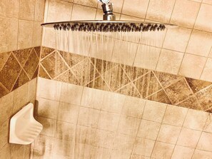 Shower, jetted bath, towels, soap - Spacious 6-bedroom house with pool and hot tub and theater room next to stadium! (Grand Prairie)