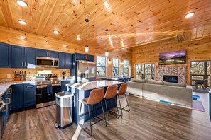 Køleskab, mikrobølgeovn, ovn, kogeplade