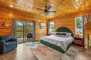 4 bedrooms, iron/ironing board, travel cot, WiFi