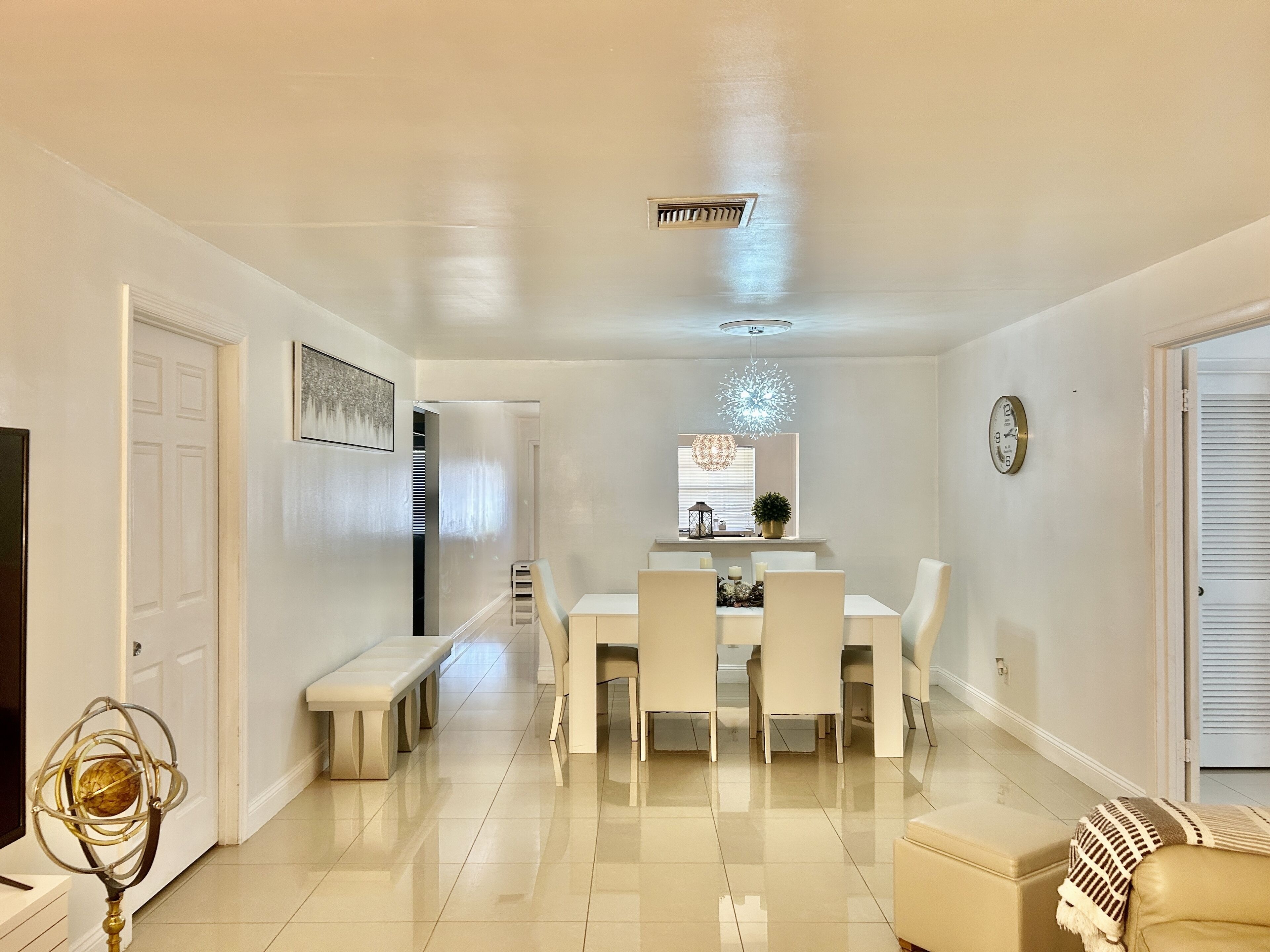Family house minutes from WEF in the heart of Welligton 