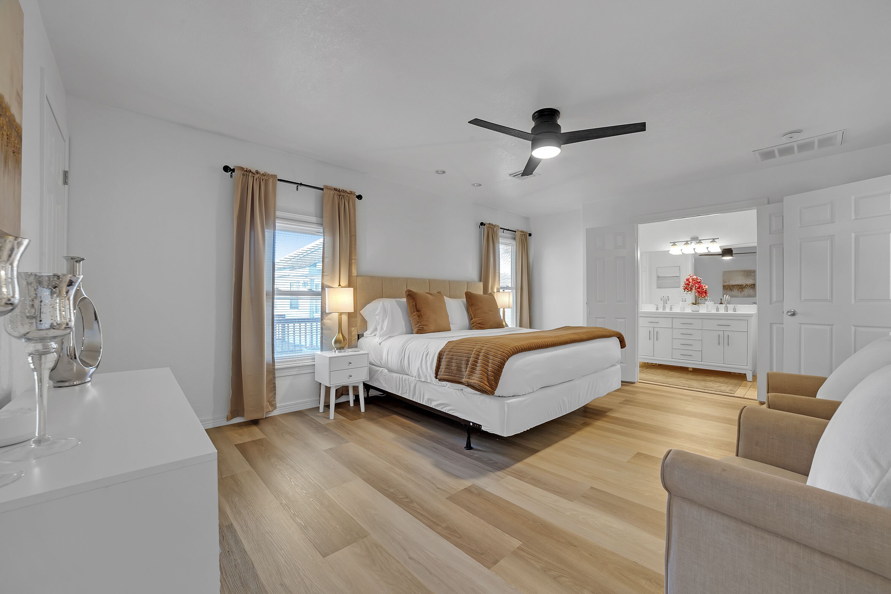 3 bedrooms, desk, iron/ironing board, free WiFi