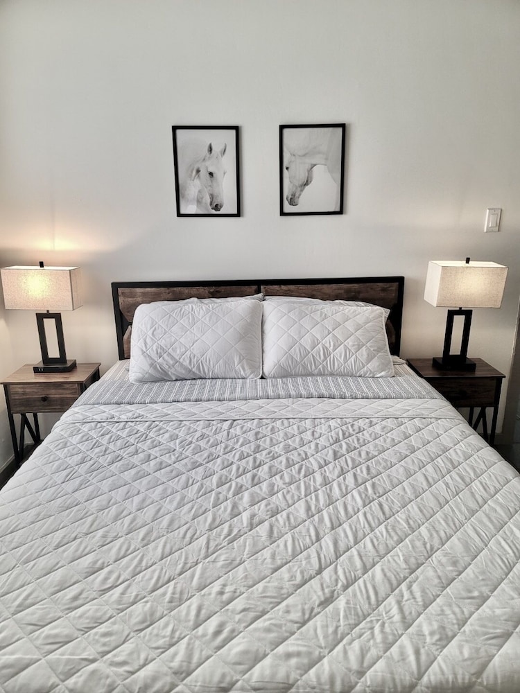 Casita & Horse Stalls 1 block to Tonto Nat'l Forest Rio Verde