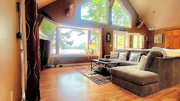 Téléviseur connecté, jeux vidéo, table de baby-foot, table de ping-pong